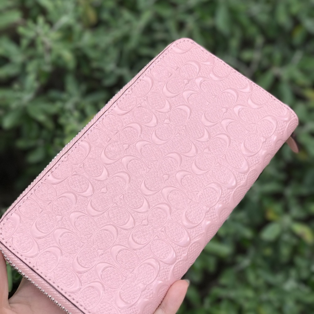 COACH  Accordian Zip Wallet  Pink Signature Leathe - Picture 4 of 5